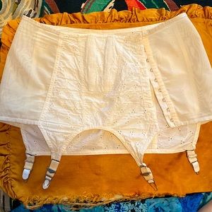 Vintage Ivory Eyelet Garter/Suspender Belt